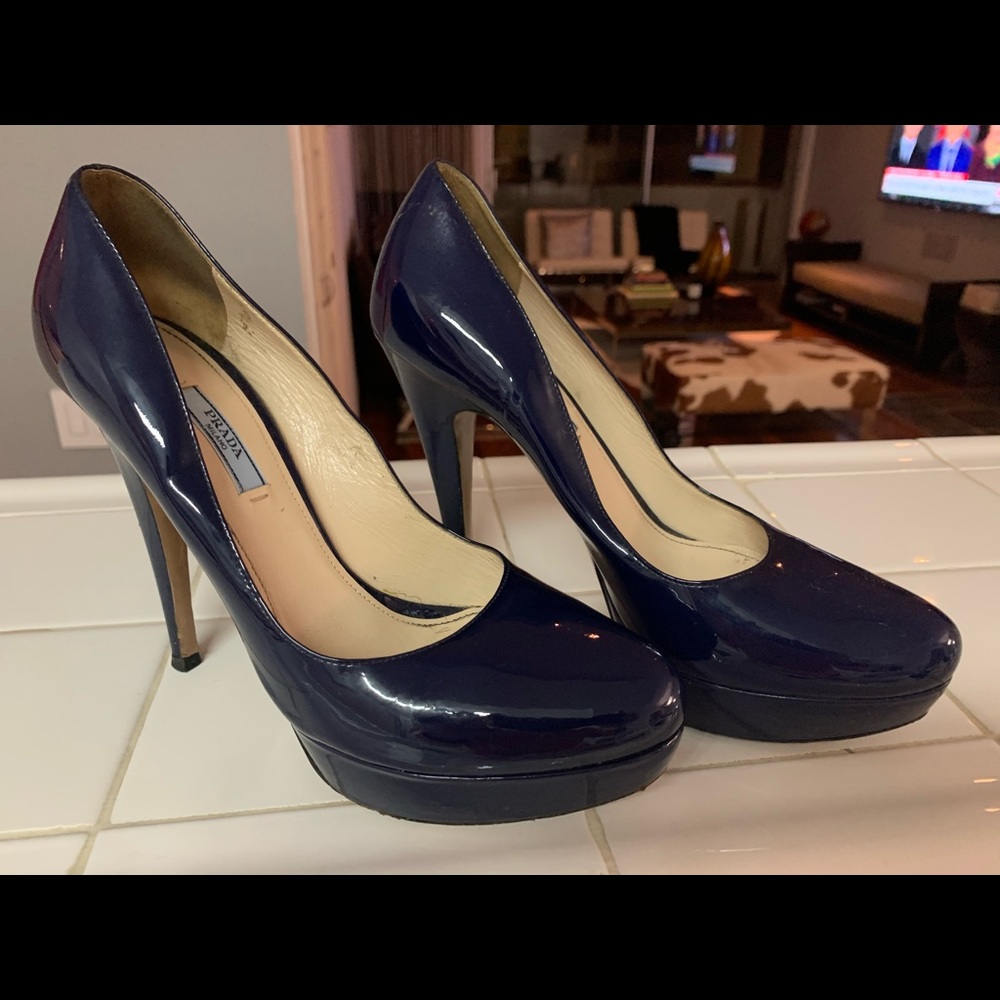 COPY - Prada Navy Platform Patent leather pumps. Size 40.